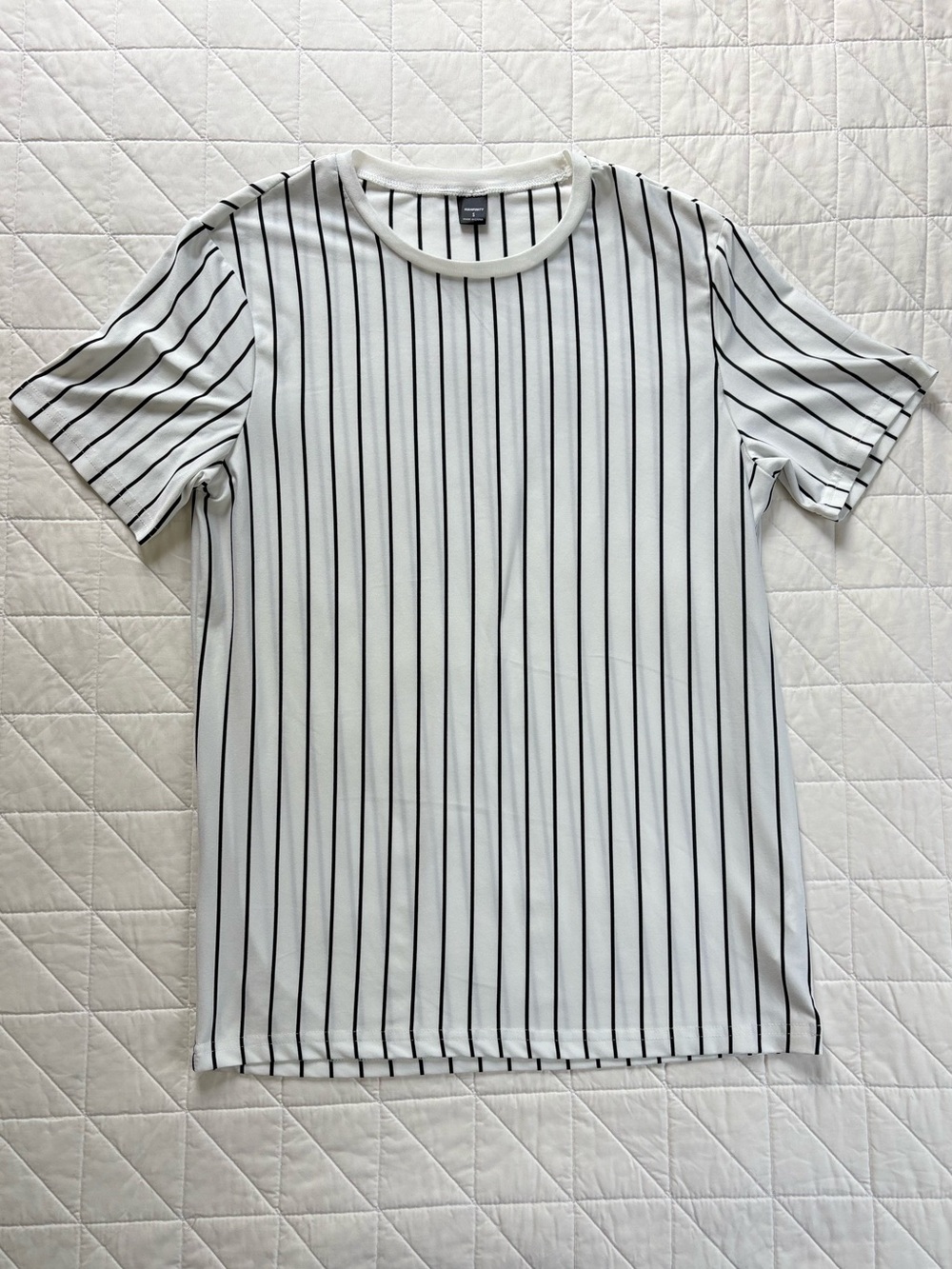 Manfinity White Striped Lightweight Tee – Minimalist Crewneck Shirt Size S NWOT